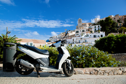 Lej scooter på Mallorca og opdag øen på den måde.